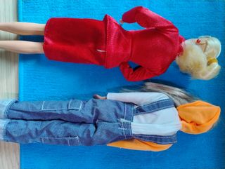 Lotto due bambole simil Barbie 