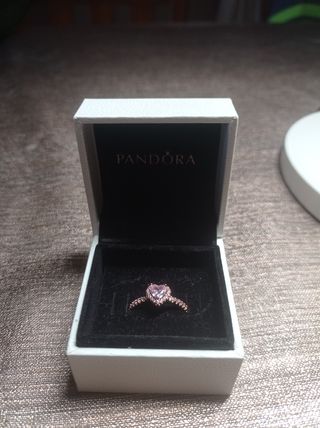 Anillo Pandora corazón rosa