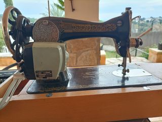 Maquina de coser antigua