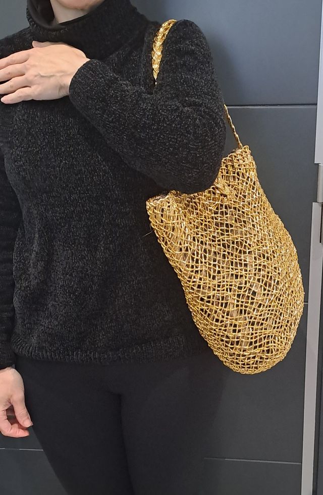 Capazo calado dorado