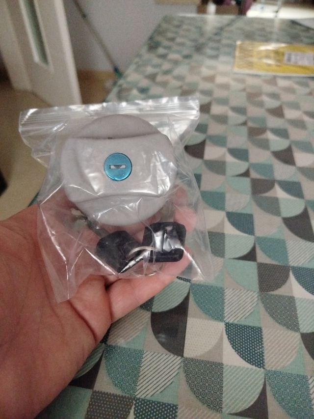 Tapadera gasoil coche