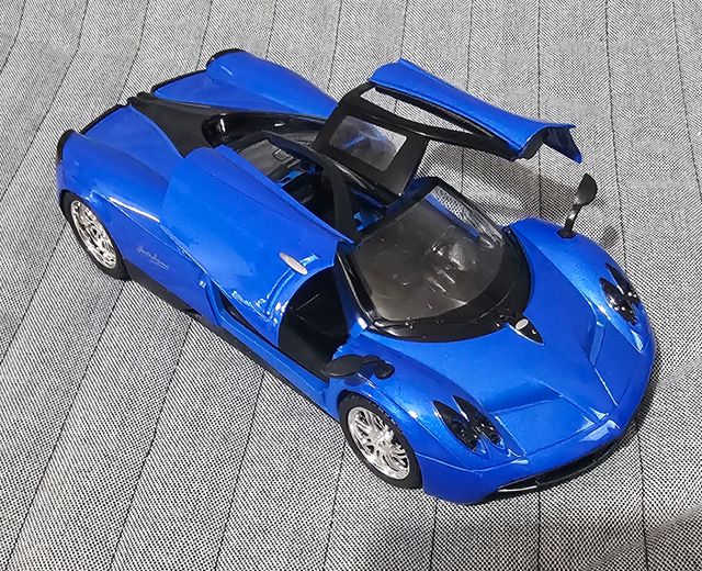 modellino Pagani HUAYRA 2012 scala 1:24