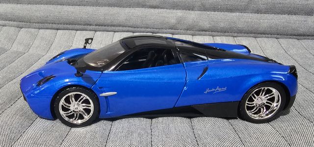 modellino Pagani HUAYRA 2012 scala 1:24