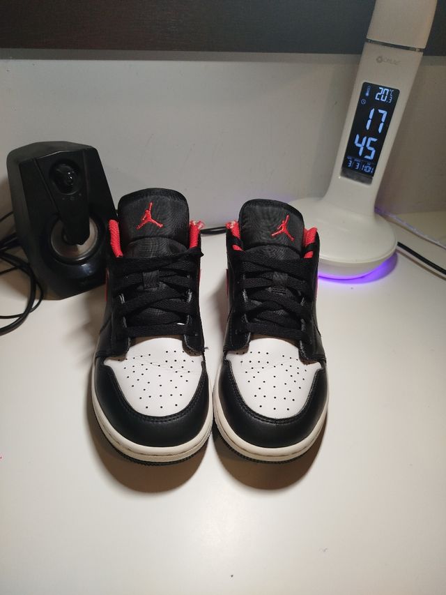 Jordan 1 low rojas y negras