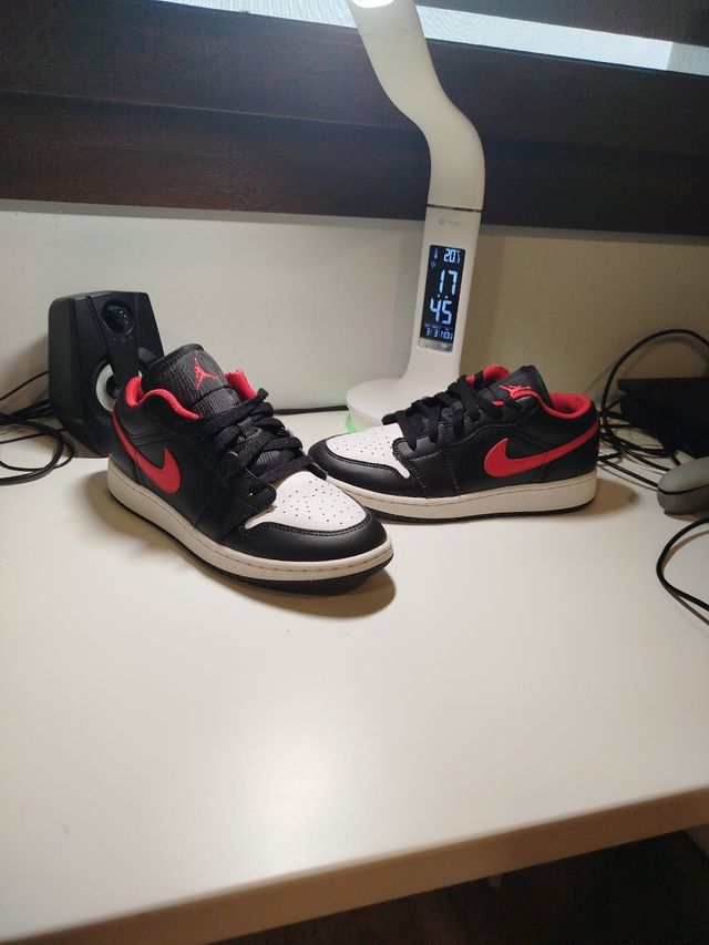 Jordan 1 low rojas y negras