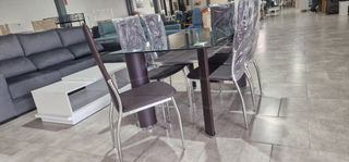 Mesa y 6 sillas DT17