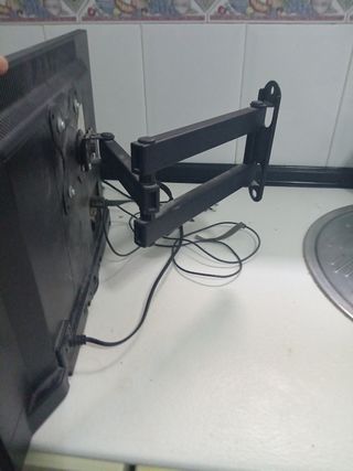 TV con soporte de pared