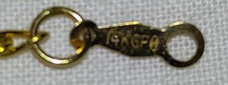 Broche y cadena con colgante a juego. 14KGF