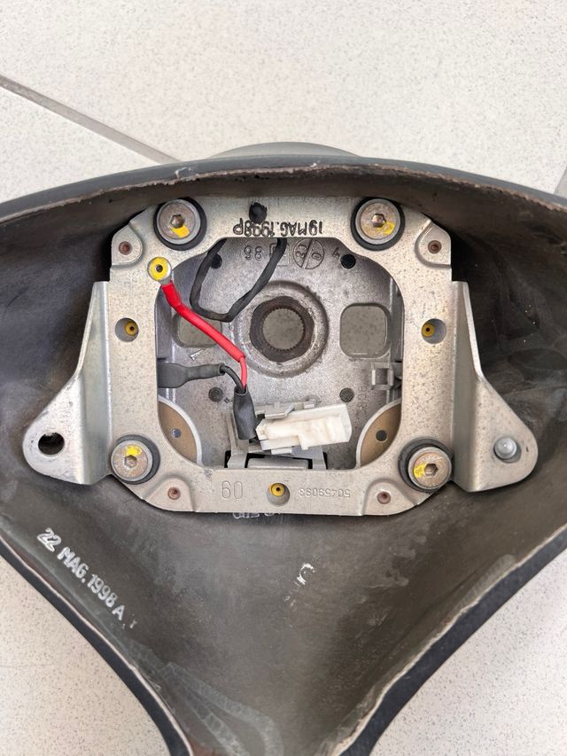 Volante Alfa Romeo Madeira Ref: 50459093