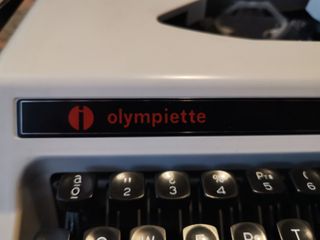 Máquina de escribir antigua Olimpiette