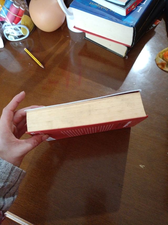 El tiempo entre costuras