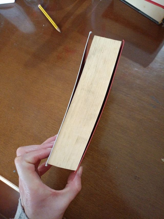 El tiempo entre costuras