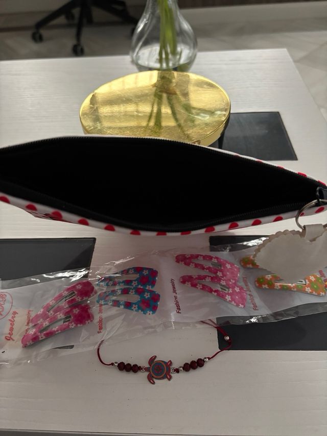 Lote neceser orquillas pulsera