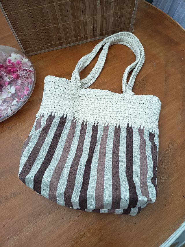 Bolso de tela y crochet