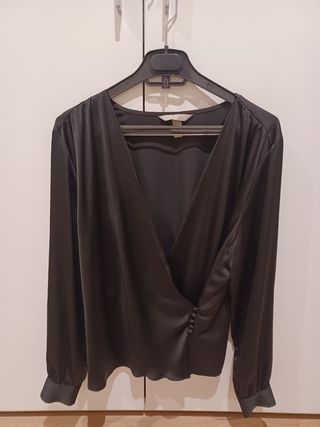 Camisa negra de raso H&M