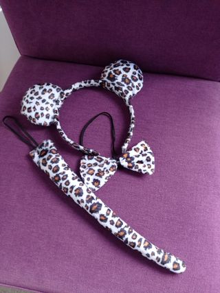 Oggetti di scena per costumi leopardati
