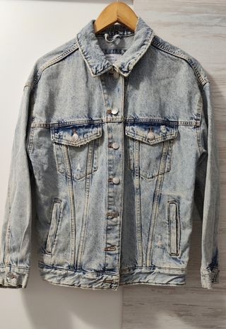 Chaqueta tejana de Bershka 