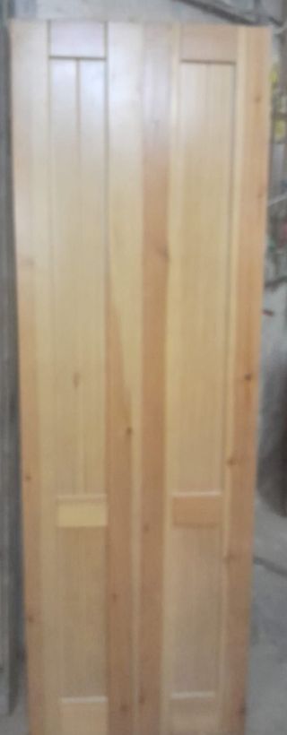 Buenas puerta y maciza de madera de pino