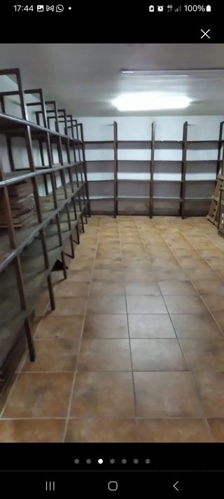 Alquila bajo en Betanzos. Para trastero o comercio