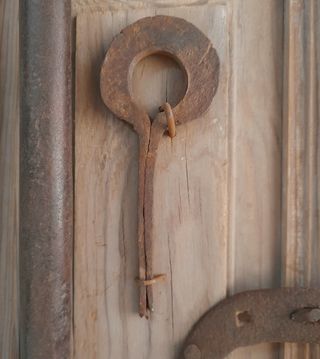 CUADRO CON HERRAJES DEL SIGLO XVIII (TOLEDO).