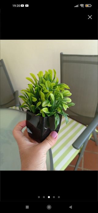 Planta artificial en maceta