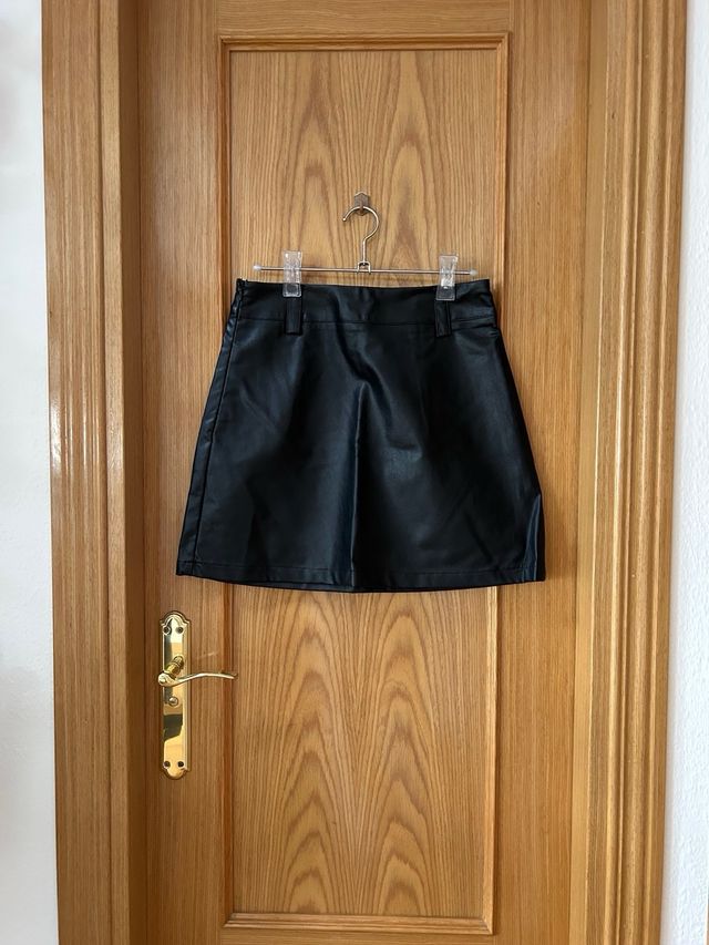 Falda corta negra