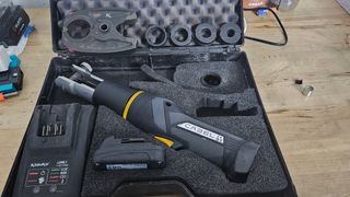 Maquina prensa multicapa klauke.