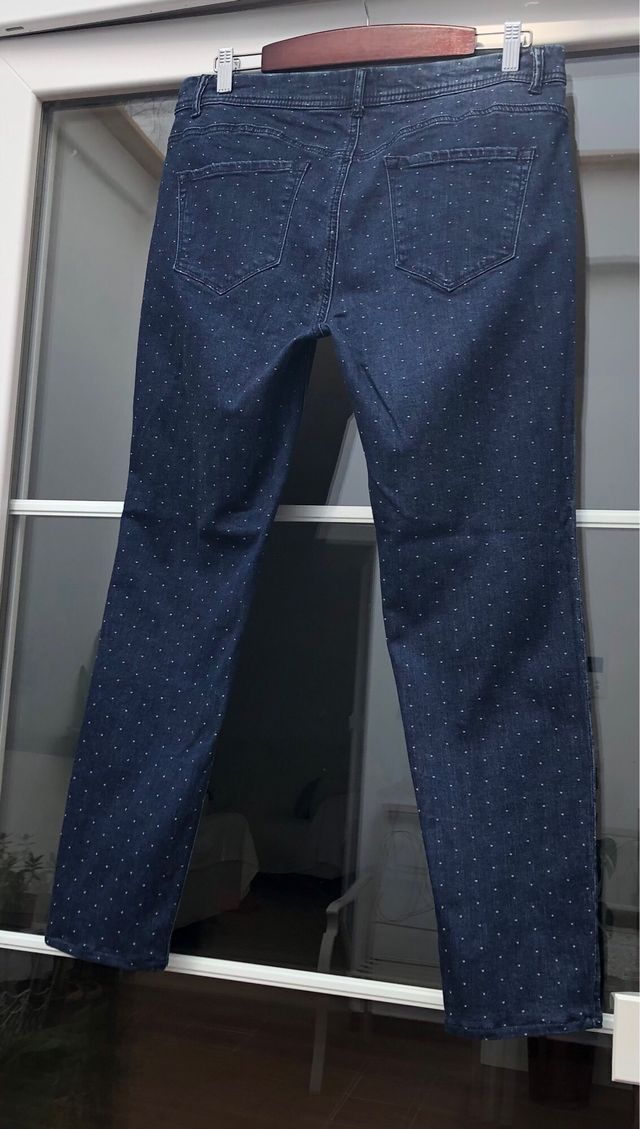 Pantalón vaquero Cortefiel.