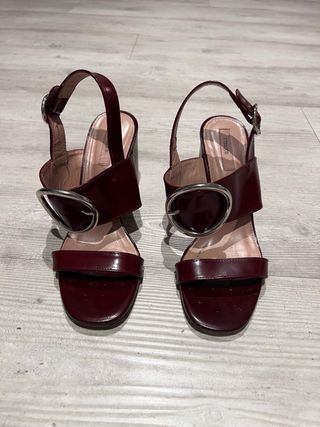 Sandalias UTERQÜE TACON BURDEOS