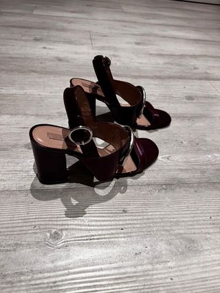 Sandalias UTERQÜE TACON BURDEOS