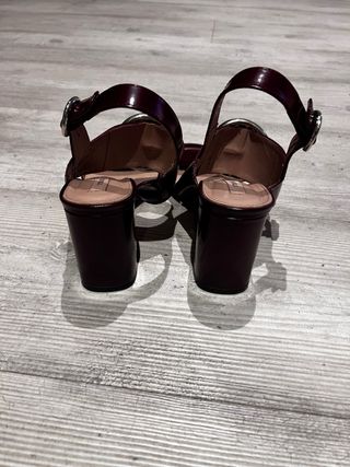 Sandalias UTERQÜE TACON BURDEOS