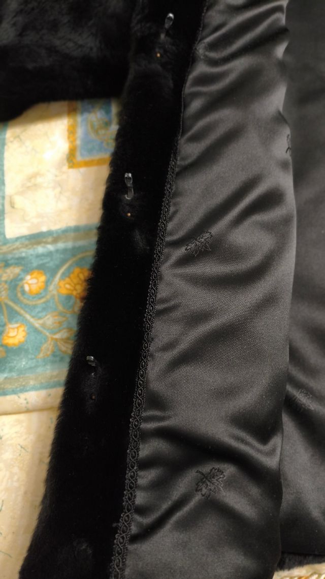 Chaquetón negro Muton