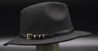 Sombrero negro de ante con hebilla -talla unica-