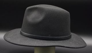 Sombrero negro de ante con hebilla -talla unica-