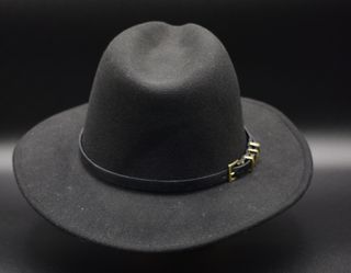 Sombrero negro de ante con hebilla -talla unica-