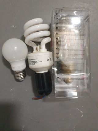 Casquillos para bombillas e27 más bombillas varias