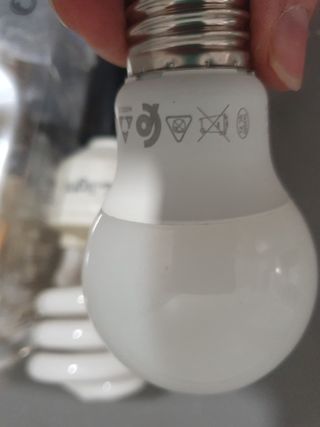 Casquillos para bombillas e27 más bombillas varias