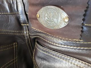 Pantalón de cuero. Marrón. Cuero auténtico.