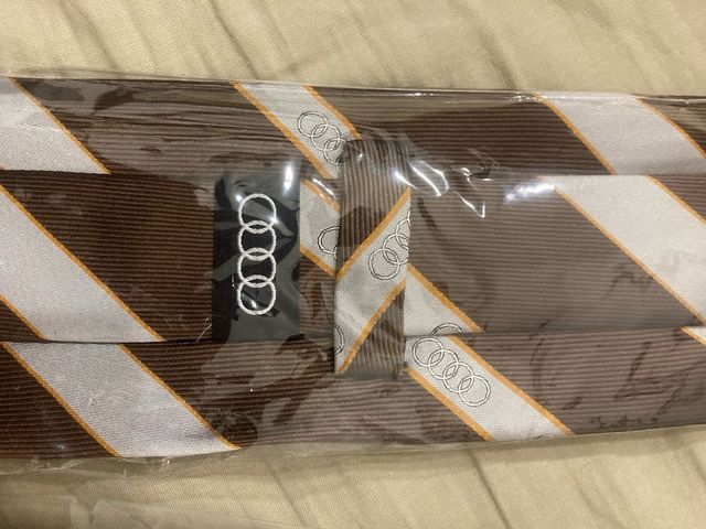 Lote 2 corbatas Audi sin estrenar