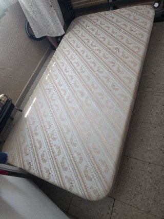 base tapizada 90, cabecero y mesilla +Regalo