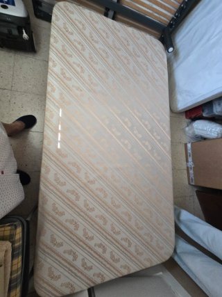 base tapizada 90, cabecero y mesilla +Regalo