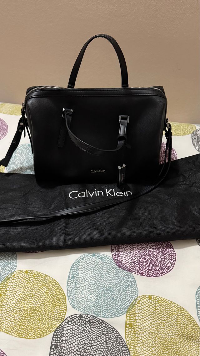 Bolso Calvin Klein Duffle negro