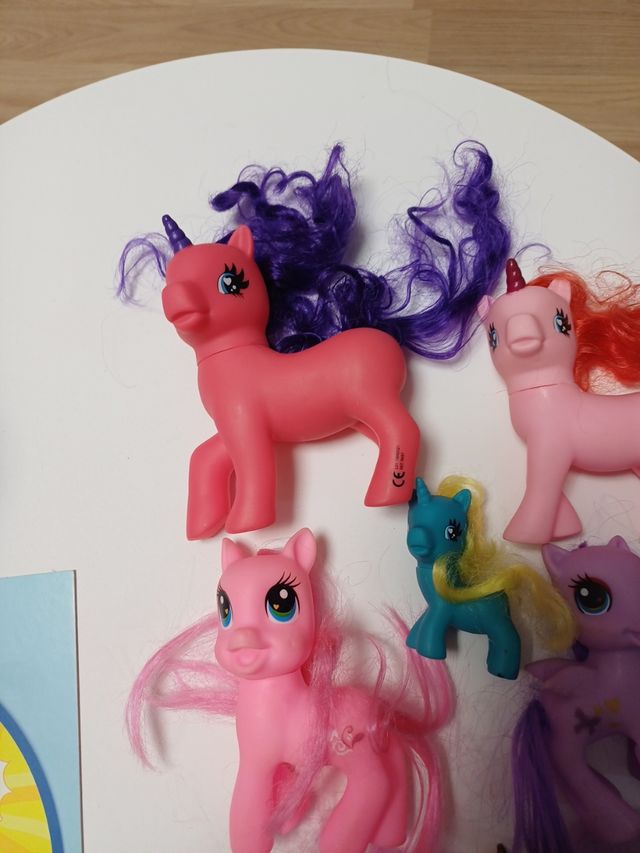Juguetes poni y unicornio