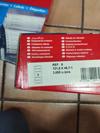 2 cajas de etiquetas apli