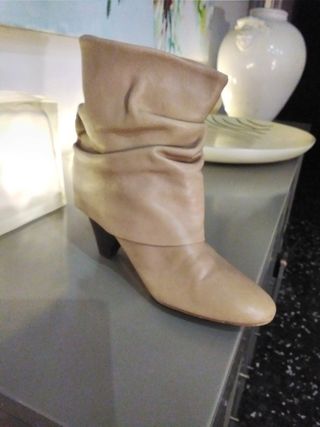Botines piel muy de  moda