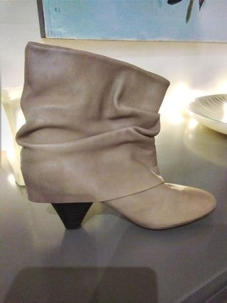 Botines piel muy de  moda