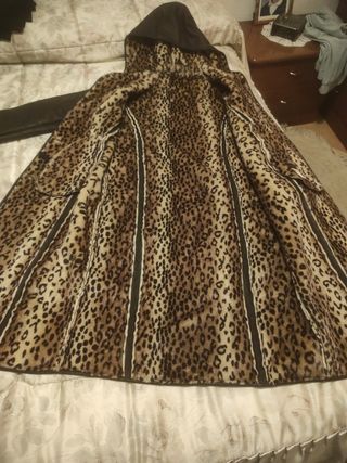 Abrigo mujer marrón y leopardo