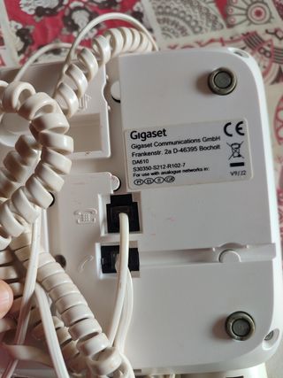 Teléfono y cables