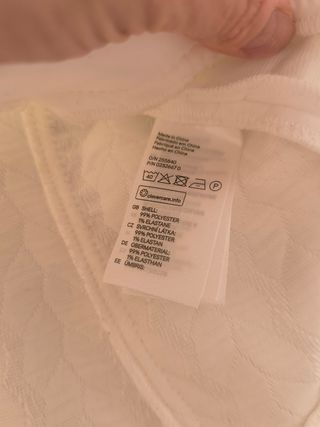 Chaqueta blanca cierre cremallera HyM.