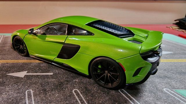 Autoart McLaren 675LT